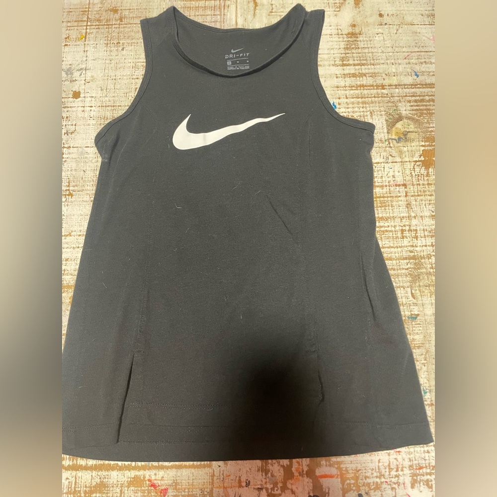 Black Nike dry fit tank top